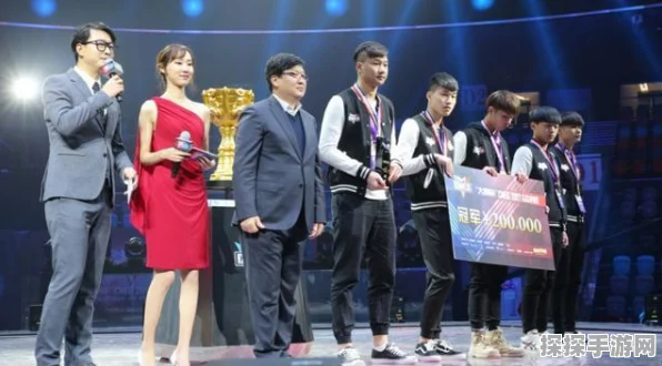 球球大作战，顶尖玩家实战攻略，揭秘致胜绝技与出装秘籍