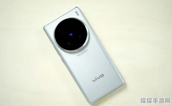 iQOO13影像大升级，告别潜望镜，全新主摄长焦来袭，手游玩家必备神器？