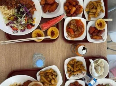 小米员工餐成手游圈热议焦点，雷军邀玩家共赏食堂魅力